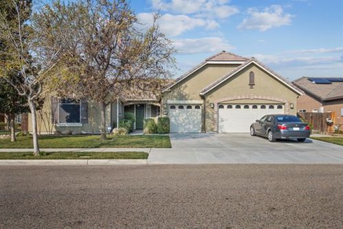 2726 Newton Ct, Visalia, CA 93291-8050