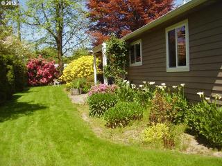 720 9th St, Dundee, OR 97115-9719