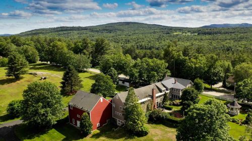 191 Old Main St, New London, NH 03257-6052