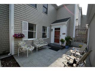 417 North Ln, Bristol, RI 02809-1545