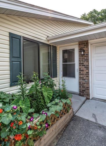 3825 Heather Dr, Saint Paul, MN 55122-1624