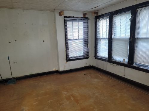 4714 Superior St, Chicago, IL 60644-1325