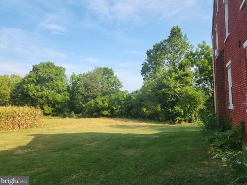 750 Summit Dr, Lancaster PA  17601-1152 exterior