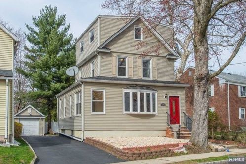 74 Sunnyside Ave, Dumont, NJ 07628-3613