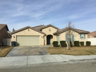 915 Laura Ln, Tehachapi, CA 93561-9462