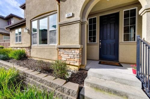 824 Blossom Rock Ln, Folsom, CA 95630-8739