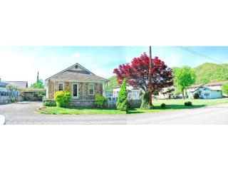 111 13th St, Diamond, WV 25015-1734
