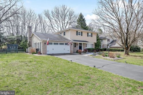 735 Sherwood Dr, Carlisle, PA 17013-3535