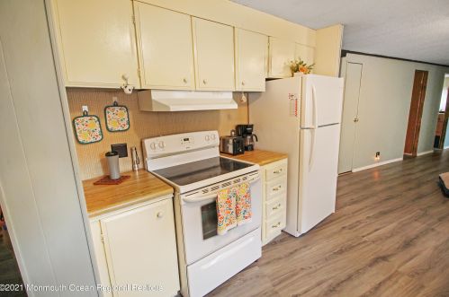 67 Beaver Ave, Lakehurst NJ  08759-3666 exterior