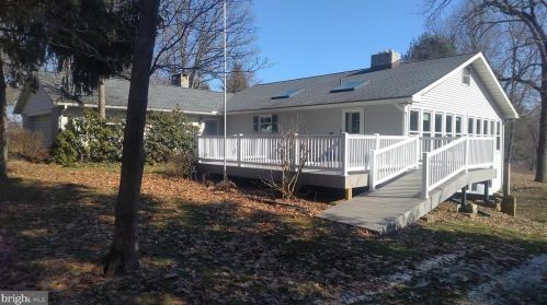 970 Christmas Village Rd, New Schaefferstown, PA 19506-9467