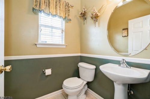 37 Dorset Dr, Hackettstown NJ  07840-5010 exterior