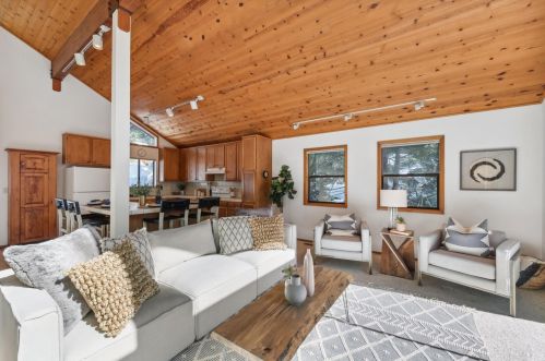 11400 Sitzmark Way, Truckee CA  96161-6129 exterior