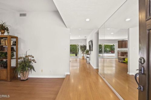 2292 Medina Ave, Simi Valley, CA 93063-2648