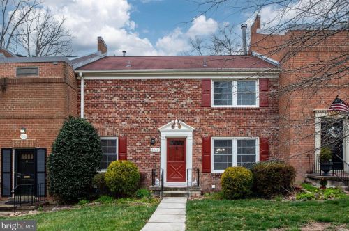 5968 Seabright Rd, Springfield, VA 22152-1738