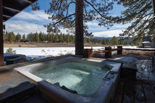 10237 Dick Barter, Truckee CA  96161-5172 exterior