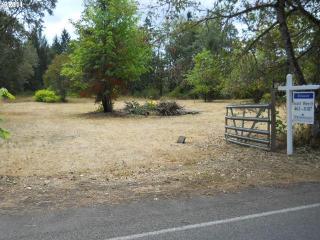 25256 Perkins Rd, Veneta, OR 97487-9757