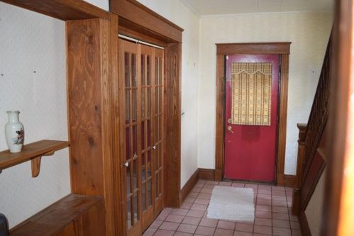 414 7th St, Franklin, PA 16323-1102
