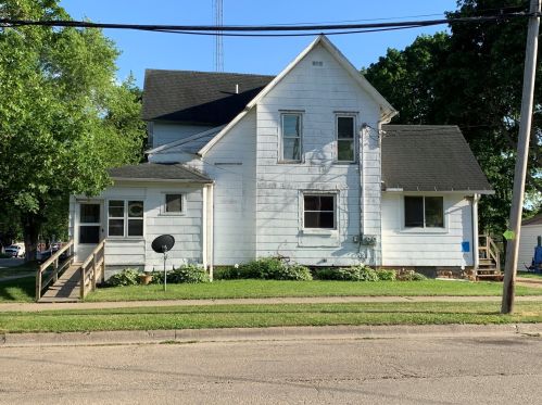 110 5th St, Oregon, IL 61061-1256