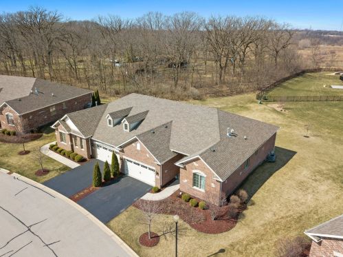 19226 Whisper Creek Cir, Mokena, IL 60448-8196