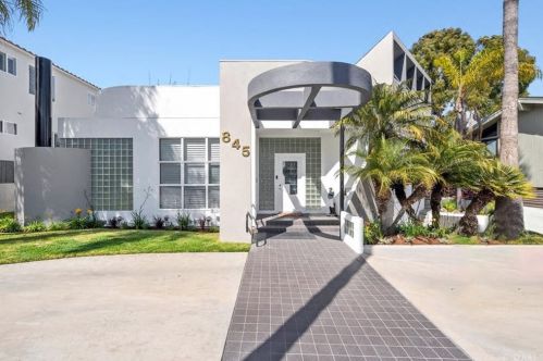 845 11th St, Manhattan Beach, CA 90266-4939