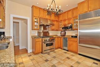 1706 Arlington Ridge Rd, Arlington VA  22202-1627 exterior