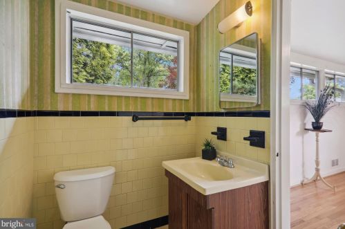 2205 Richland Pl, Silver Spring MD 20910-2331 exterior