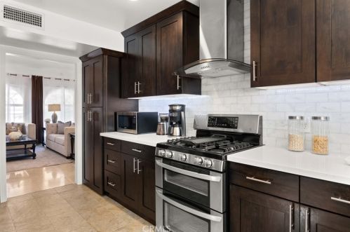 1851 Greenbriar Rd, Glendale CA  91207-1064 exterior