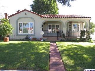 910 Graynold Ave, Glendale, CA 91202-2610