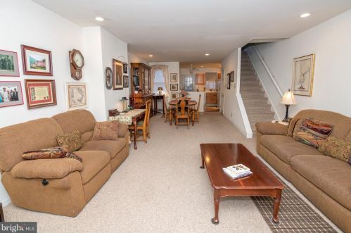 7219 Ditman St, Philadelphia, PA 19135-1212