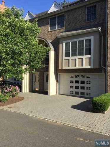 140 Stonegate Trl, Cresskill, NJ 07626-2411
