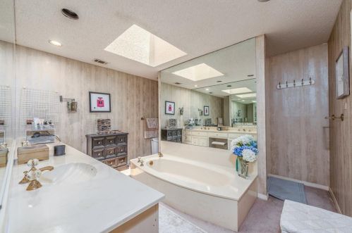 16314 Amberwood Rd, Dallas TX  75248-2814 exterior