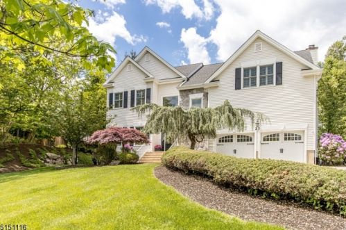 23 Swans Mill Ln, Scotch Plains, NJ 07076-3407