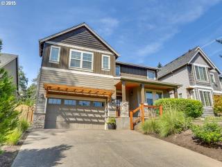 7643 Elmwood St, Portland, OR 97223-9061