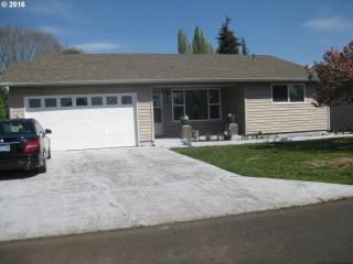 1765 King Way, Woodburn OR  97071-2742 exterior