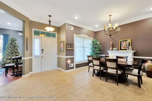 19 Carleton Dr, East Freehold NJ  07728-9273 exterior