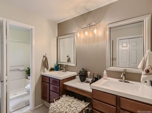 6041 Hinsdale Ave, Englewood CO  80112-1548 exterior