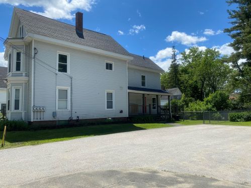 33 Burr St, Brewer, ME 04412-2266