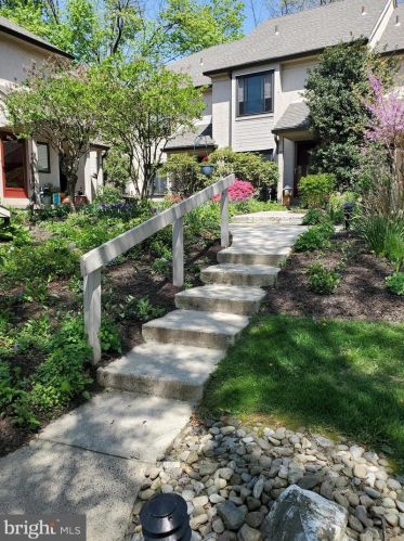 20 Oakmont Pl, Media PA  19063-2565 exterior