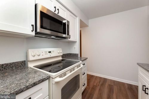 5766 Rexford Ct, Springfield VA  22152-1038 exterior