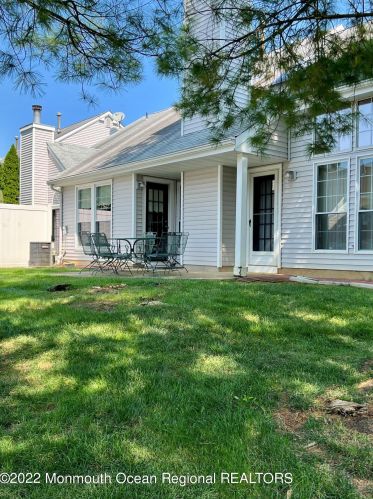 176 Primrose Ln, East Freehold NJ  07728-4076 exterior