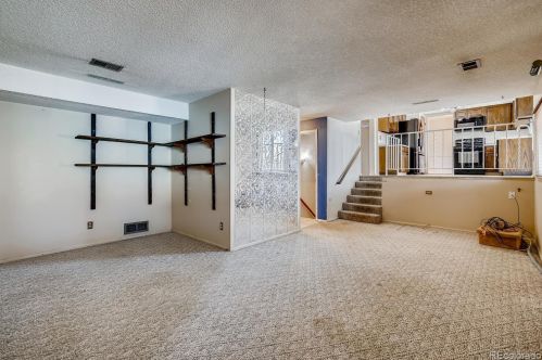 1595 Vaughn Cir, Aurora CO 80012-5316 exterior