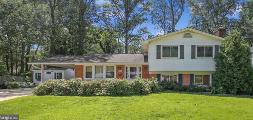 8113 Smithfield Ave, Springfield, VA 22152-3052
