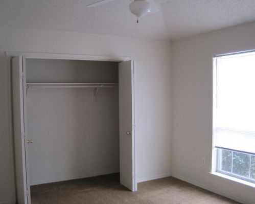 5741 Shadydell Dr, Fort Worth, TX 76135-2080