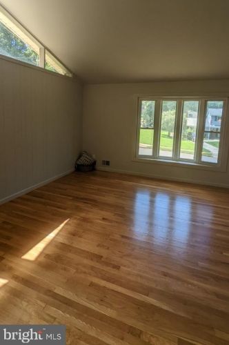 8634 Cromwell Dr, Springfield VA  22151-1209 exterior