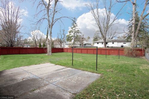 201 County Road F, Saint Paul MN  55127-6106 exterior
