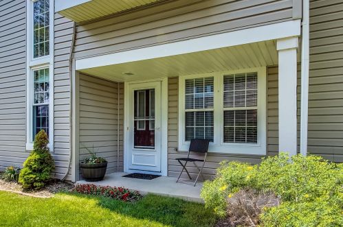 414 Waterford Ct, Carol Stream, IL 60188-6017