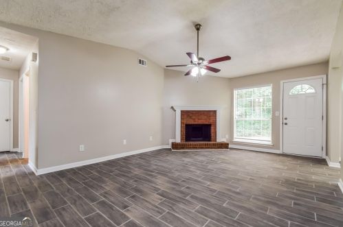5250 Kirk Dr, Atlanta GA  30349-5881 exterior