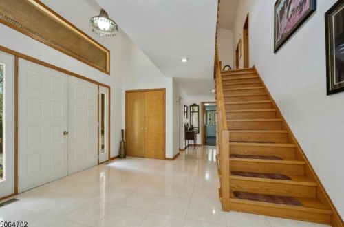 100 Old Driftway Ln, Lebanon, NJ 08833-4628