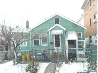 266 Kamena St, Fairview, NJ 07022-1706