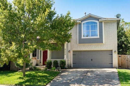 8609 Brock Cir, Austin TX  78745-6368 exterior